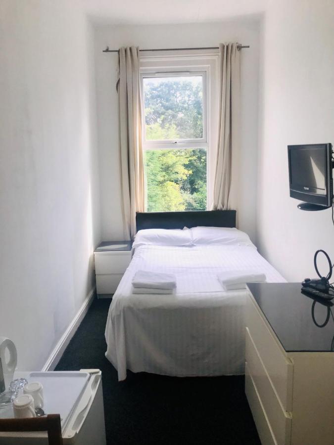 Camera Matrimoniale Budget con Bagno in Comune