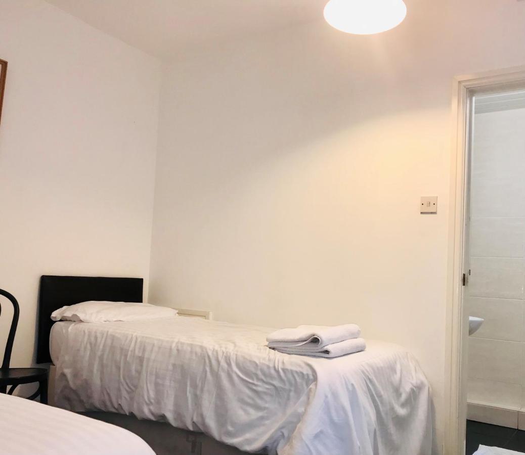 Camera Singola Budget con Bagno in Comune